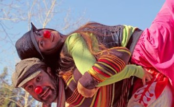 «Θεατρικά» επισκεπτήρια στους θαλάμους του Νοσοκομείου Λεμεσού