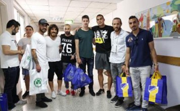 Τα παιδιά στο Νοσοκομείο Μακάριος διασκέδασαν με ποδοσφαιριστές,