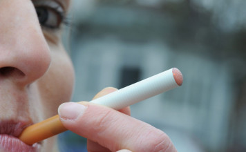 ΗΠΑ: Απαγορεύεται η πώληση ηλεκτρονικών τσιγάρων στους ανήλικους