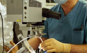 Η πρώτη ρομποτική επέμβαση στο εσωτερικό του ματιού